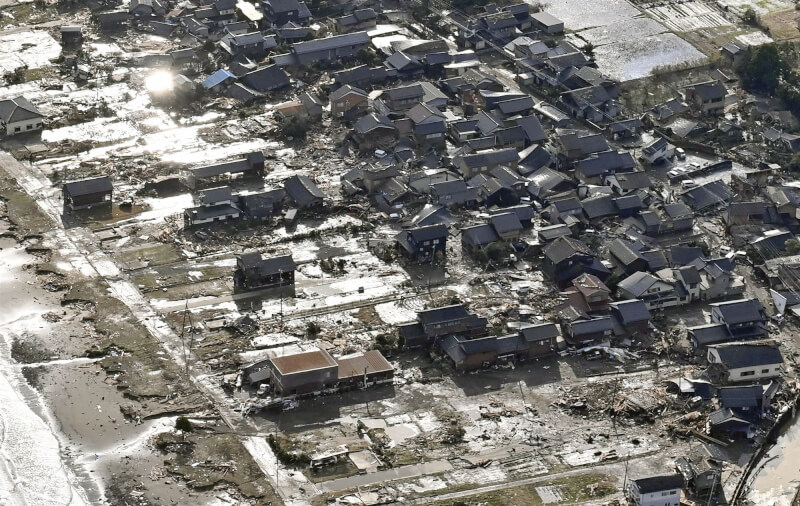 圖為石川縣珠洲市2日受到海嘯侵襲的樣貌。（共同社）