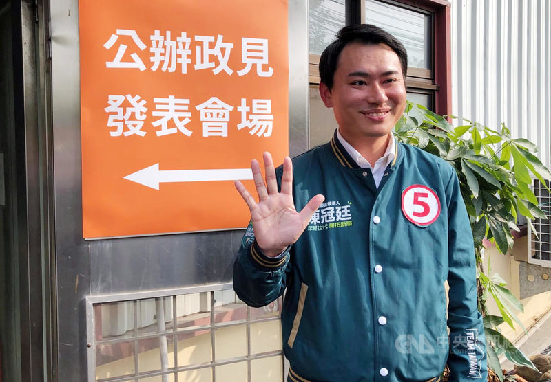 嘉義縣選委會5日舉辦區域立委候選人第2場政見發表會,下午1時30分進行第2選區(山區)政見發表,民進黨立委候選人陳冠廷出席。中央社記者黃國芳攝 113年1月5日