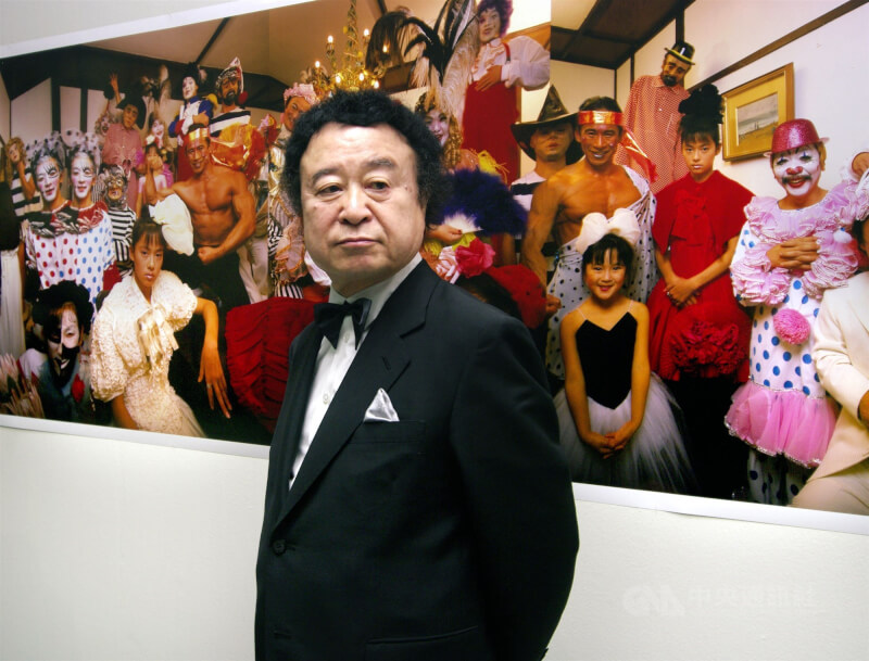 日本攝影大師篠山紀信過世，享壽83歲。圖為篠山紀信2010年來台出席北美館攝影展記者會。（中央社檔案照片）