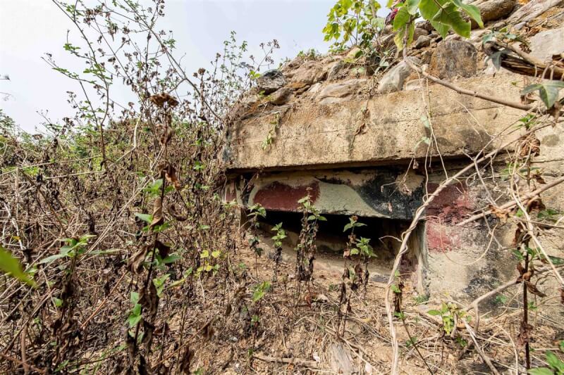 圖為屏東縣枋寮鄉二戰時期軍事碉堡等石頭營遺址。（生利能源公司提供）