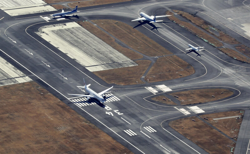 日本東京羽田機場發生撞機事故後，8日C跑道已恢復航機起降。（共同社）