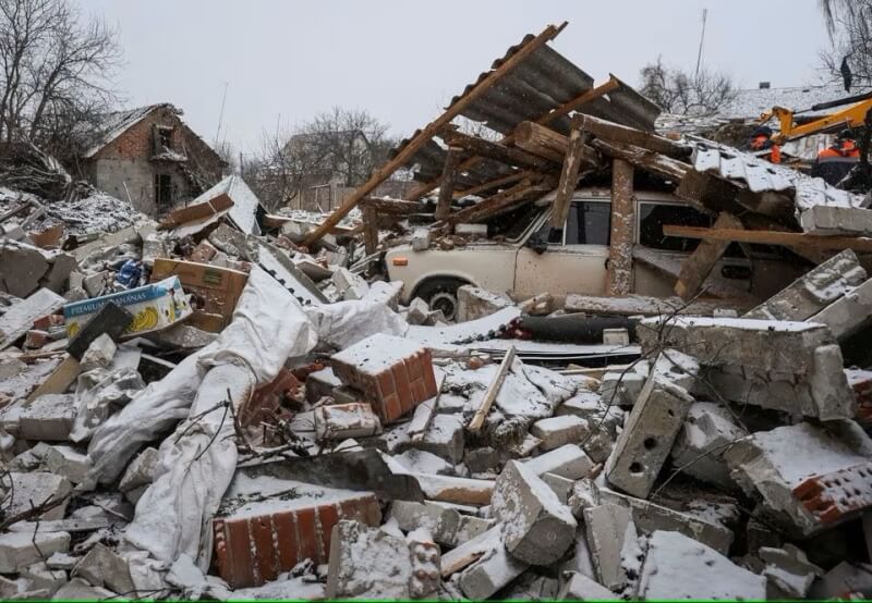 烏克蘭哈爾科夫州一座城鎮8日被俄羅斯飛彈擊中。（路透社）
