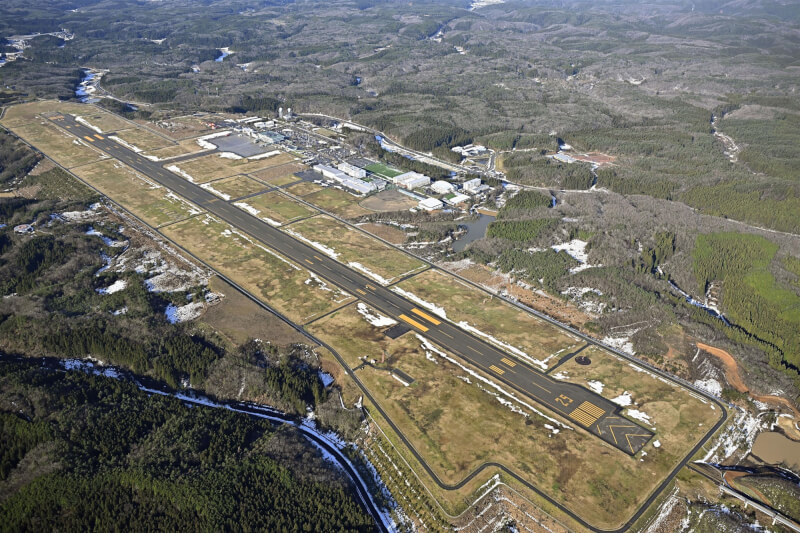 日本能登機場跑道空拍照。（共同社）