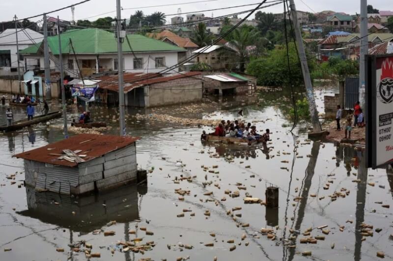 圖為非洲剛果河水位今年1月10日攀升至60多年來高點，引發洪災。（路透社）