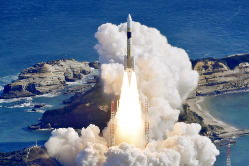 日本H2A運載火箭48號機12日下午在日本鹿兒島縣的種子島太空中心升空。（共同社）
