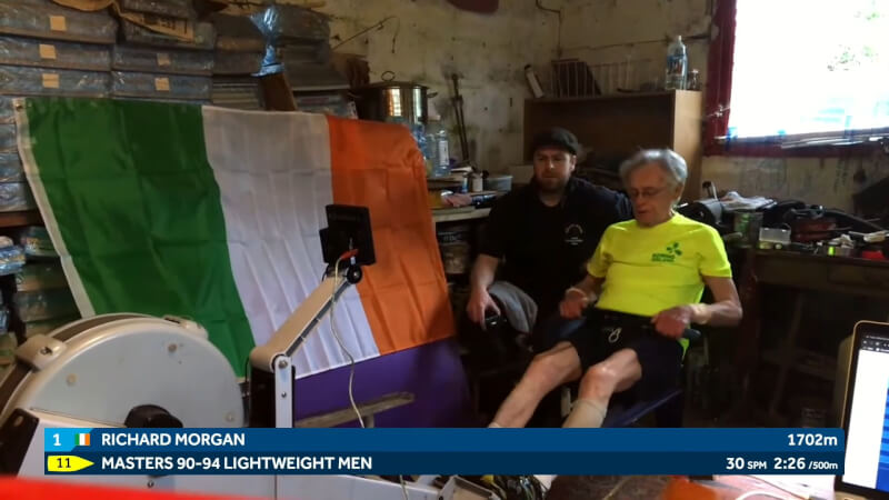 愛爾蘭男子摩根（右）2022年拿下室內划船輕量級90至94歲年齡組世界冠軍。（圖取自World Rowing YouTube頻道網頁youtube.com）