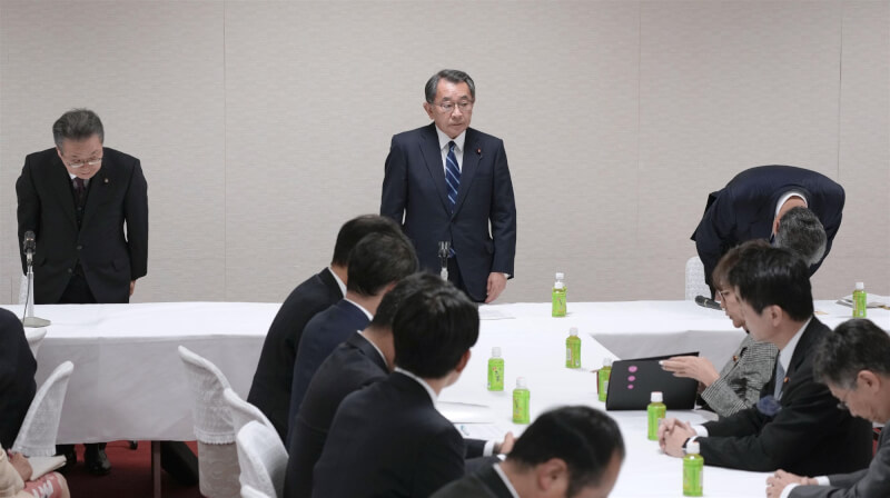 日本自民黨安倍派19日召開會議，就政治獻金疑雲道歉。（共同社）