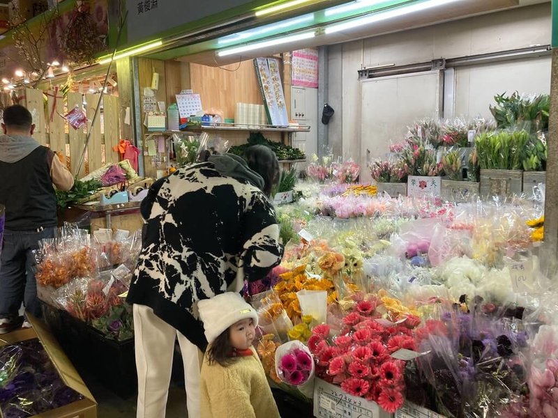 春節將至,台北花市25日宣布分兩階段延長營業時間,首先是26日起每天延長營業到下午3時,第2階段則從2月5日到9日除夕中午12時,連續108小時不打烊。(台北花市提供)中央社記者楊淑閔傳真 113年1月25日