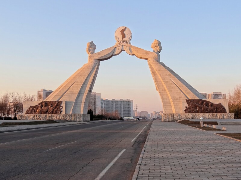 位於北韓平壤的「祖國統一三大憲章紀念塔」又被稱為「統一門」。（圖取自維基共享資源；作者Bjørn Christian Tørrissen ，CC BY-SA 3.0）
