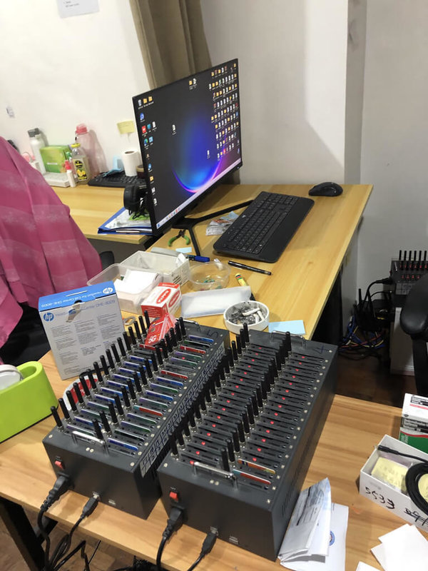 菲律賓警方22日查獲2名台灣男子非法經營線上博弈,涉嫌詐騙並持有槍枝及大麻,2人將在菲國接受審判。(菲律賓執法機關提供)中央社記者陳妍君馬尼拉傳真 113年1月25日
