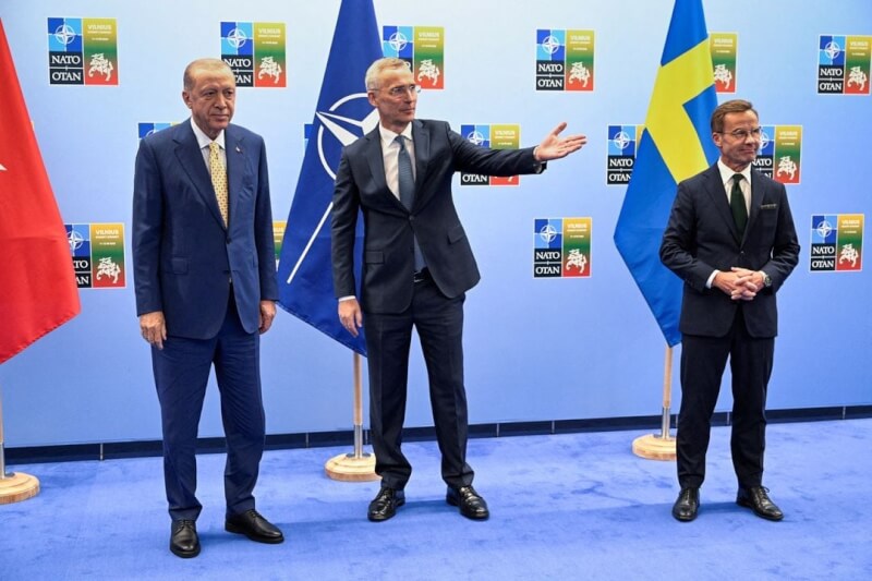 圖左起為土耳其總統艾爾段、北約秘書長史托騰柏格及瑞典總理克里斯特森。（路透社）