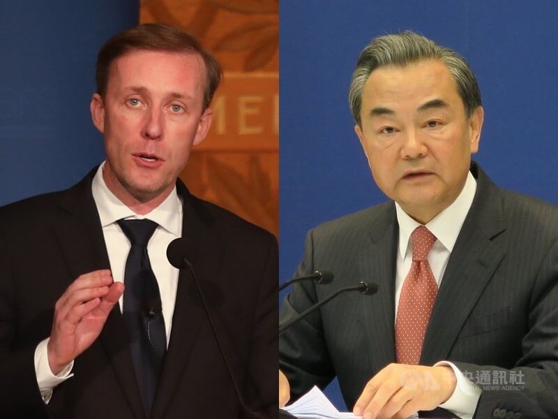 白宮國安顧問蘇利文（左）傳將飛往泰國，與中國外交部長王毅（右）討論紅海局勢。（中央社檔案照片）