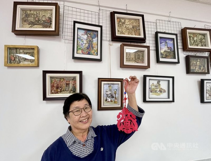 民俗文化種子教師林妙真說,她2015年向德國紙雕老師拜師學藝,在追求以不同層次立體展現紙雕藝術的創作過程中,學會了耐心和堅持。中央社記者胡玉立多倫多攝 113年1月29日