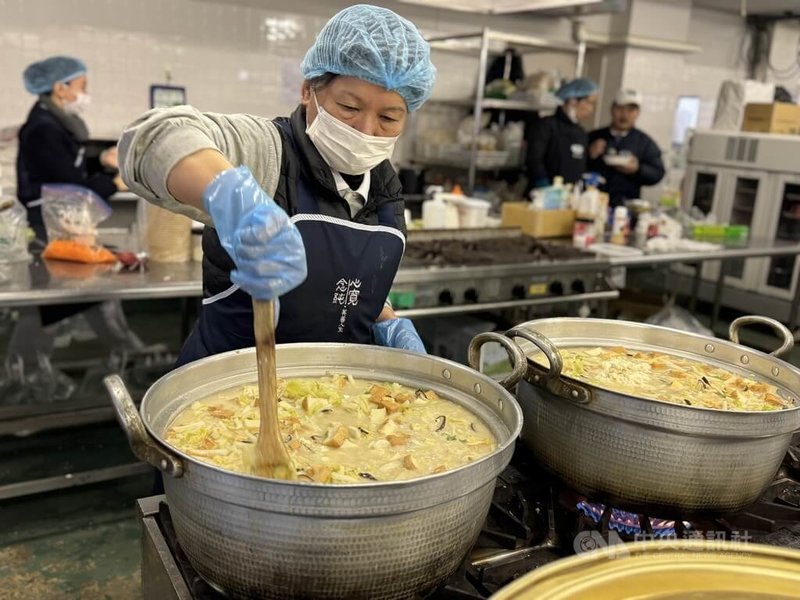 日本石川縣能登半島元旦發生強震，慈濟志工從13日到29日為止，在石川縣穴水町的穴水綜合醫院提供約7000份熱食，受到當地首長、居民的感謝。中央社記者楊明珠石川攝  113年1月29日