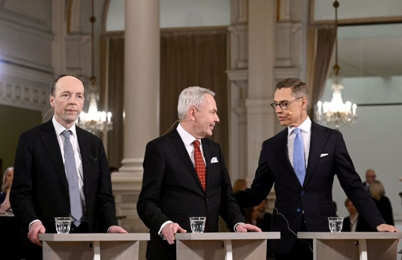 圖為芬蘭赫爾辛基市政廳大選之夜3位得票領先的總統候選人。左起為極右翼芬蘭人黨候選人哈拉阿霍、前外長哈維斯托及前總理史塔布。（路透社）