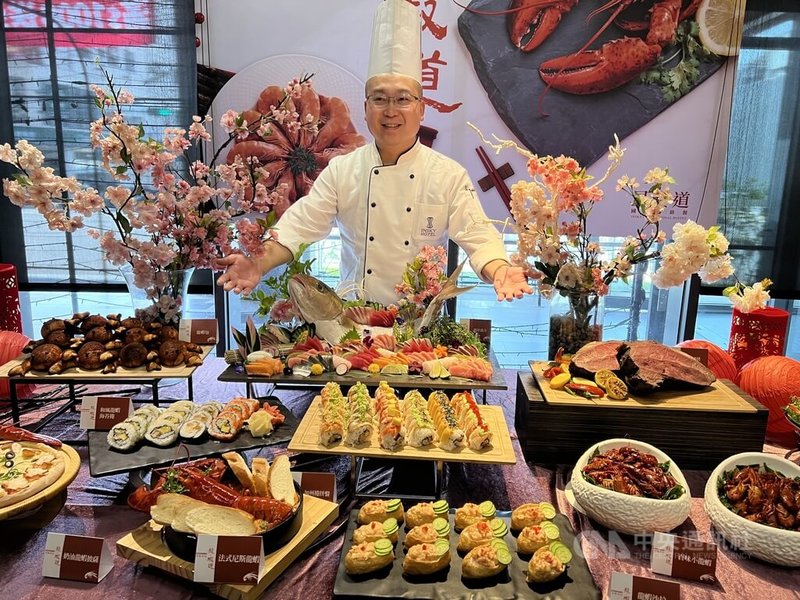 迎接龍年，台中市逢甲商圈知名酒店自助餐推出龍蝦饗宴，即日起至2月29日將有10道龍蝦料理輪番上陣。中央社記者郝雪卿攝  113年1月30日