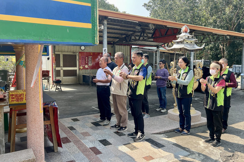 台南市長黃偉哲市重視毛小孩生存權同時也要保障市民生活安全，特指示動保處及市府各局處、公所等橫向聯繫，辦理會勘及爭取民意，尋覓適當設置遊蕩犬暫置區土地，將在仁德區成功里設置首處遊蕩犬友善暫置區，31日舉辦開工祈福儀式。（台南市動保處提供）中央社記者楊思瑞台南傳真  113年1月31日