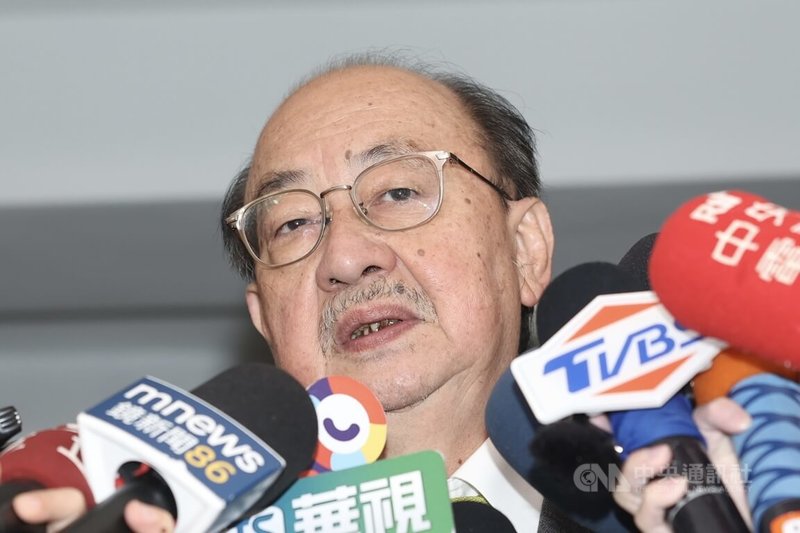 台灣民眾黨立法院黨團決議推舉不分區立委當選人黃珊珊角逐立法院長。民進黨團總召柯建銘(圖)31日在立法院外受訪表示,這是保送代表國民黨角逐立法院長的不分區立委當選人韓國瑜。中央社記者吳家昇攝 113年1月31日