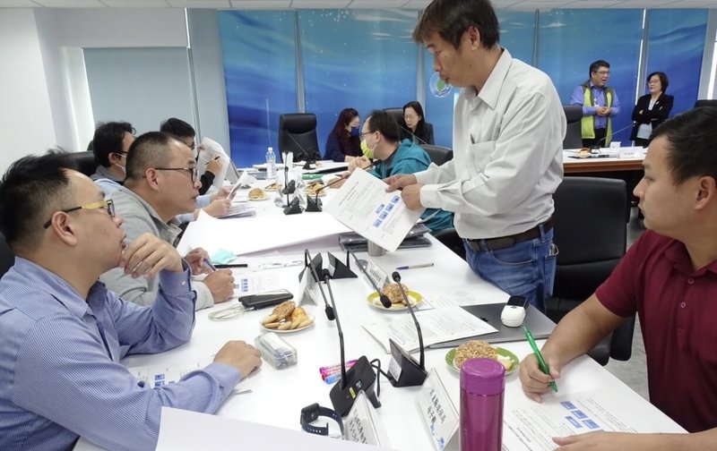 海洋委員會為強化水域意外污染事故處理,邀集2023年被派赴法國受訓人員,模擬情境分組應變,盼日後能擴大舉辦,結合各機關力量,探討各種因應策略,在災難發生時能共同迅速應處,減少風險及損失。(海洋委員會提供)中央社記者張已亷傳真 113年1月31日