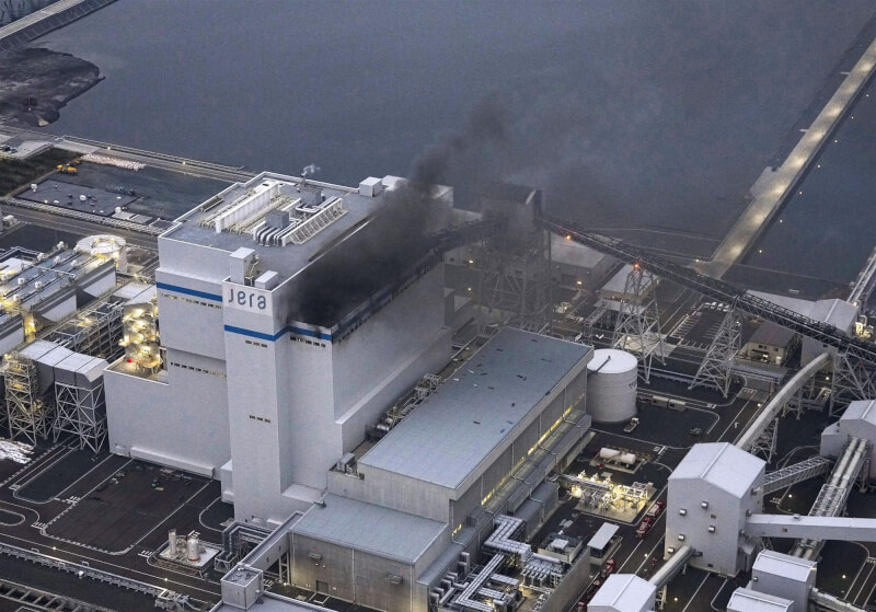 日本愛知縣的武豐火力發電廠31日發生火警。（共同社）