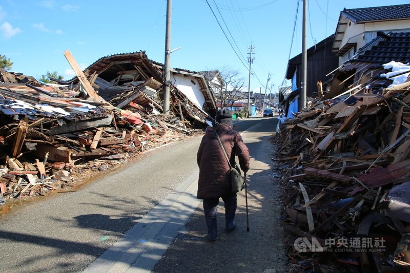 日本元旦發生的石川縣能登半島強震，重災區珠洲市9成屋舍毀壞，101人罹難。目前還有約1600人顛沛流離，過著避難生活。中央社記者楊明珠石川攝 113年2月1日