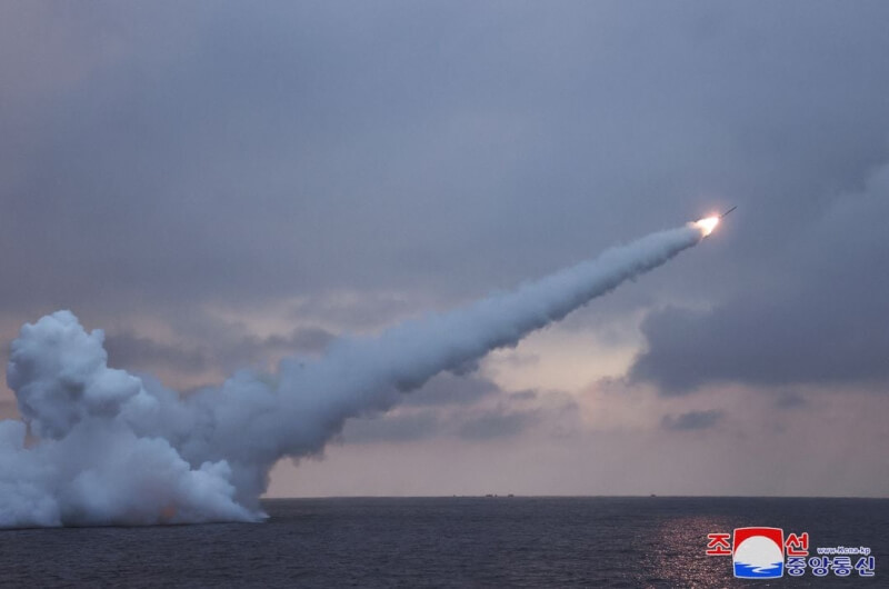 南韓合同參謀本部表示，北韓2日朝西部海域發射多枚巡弋飛彈。圖為1月28日北韓發射巡弋飛彈。（北韓中央通訊社 via 路透社）