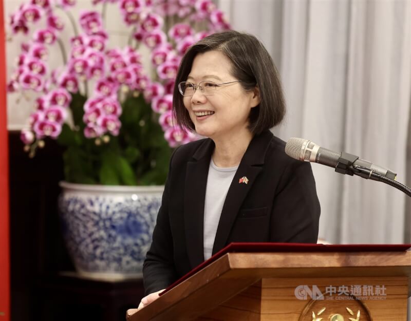 總統蔡英文(圖)2日上午在總統府接見史瓦帝尼王國外交暨國際合作部長戴柏莉(Pholile Shakantu)暨夫婿,感謝史瓦帝尼長期支持台灣的國際參與,期待未來台灣和史瓦帝尼在良好的雙邊合作機制下,持續深化各領域的夥伴關係,讓兩國邦誼發展邁向新的里程碑。中央社記者張皓安攝 113年2月2日