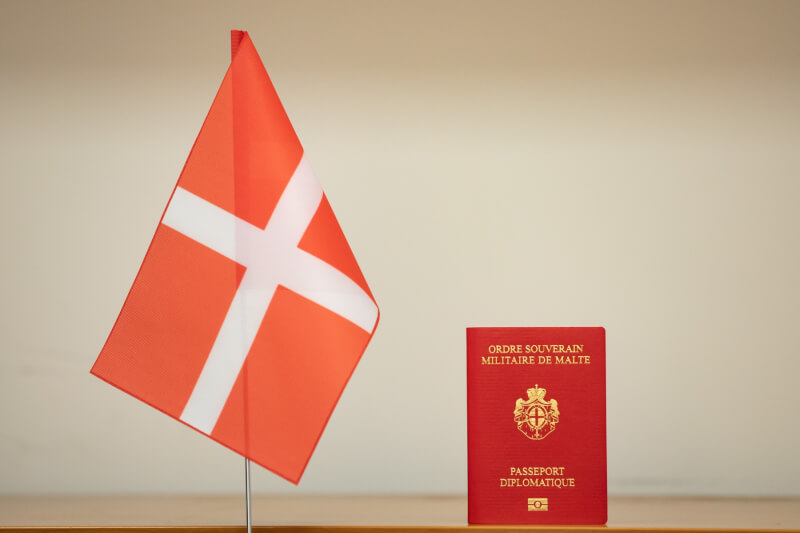 馬爾他騎士團護照目前僅500本流通，為目前全球最稀有護照。（圖取自馬爾他騎士團官方網頁orderofmalta.in）