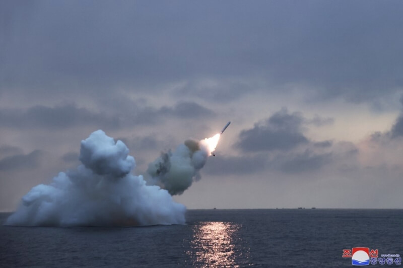 北韓2月2日在其西部外海試射巡弋飛彈及一新型地對空飛彈。圖為1月28日北韓發射巡弋飛彈。（圖取自北韓中央通訊社網頁kcna.kp）