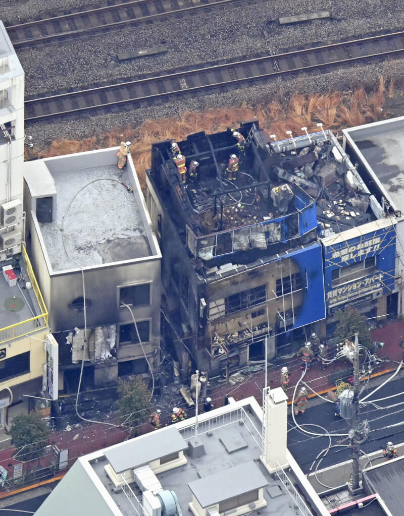日本東京都大田區大森站附近餐飲店4日上午10時左右發生失火意外，連帶影響JR京濱東北線及東海道線區間雙向停駛。（共同社）