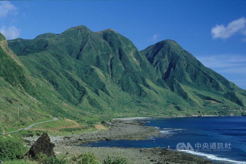 國立自然科學博物館5日指出,研究團隊發現,因氣候變遷、海平面上升,全球沿岸棲地逐漸消失,蘭嶼海龜面臨沒有沙灘產卵的危機,不過在人為保護介入下,也改變島上爬行類生物食物網平衡。(國立自然科學博物館)中央社記者趙麗妍傳真 113年2月5日