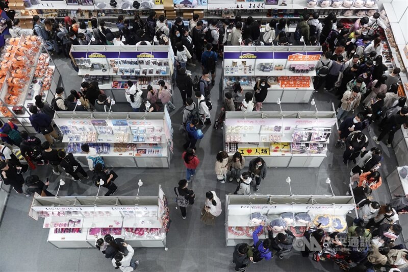 2024台北國際動漫節在台北世貿一館熱鬧展出,5日是活動最後一天,現場上午就湧入大批人潮。中央社記者鄭傑文攝 113年2月5日