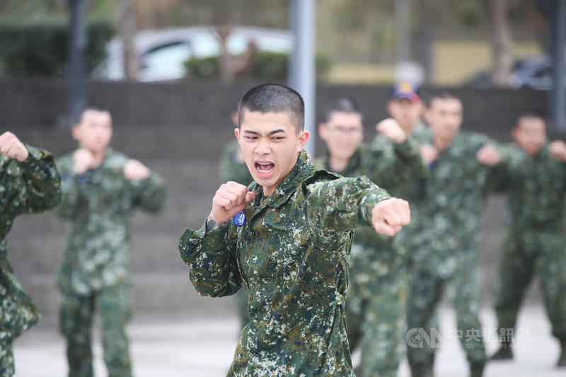 總統蔡英文6日上午赴新竹206旅視導1年期義務役訓練課程，圖為官兵正在練習立技。中央社記者游凱翔攝 113年2月6日