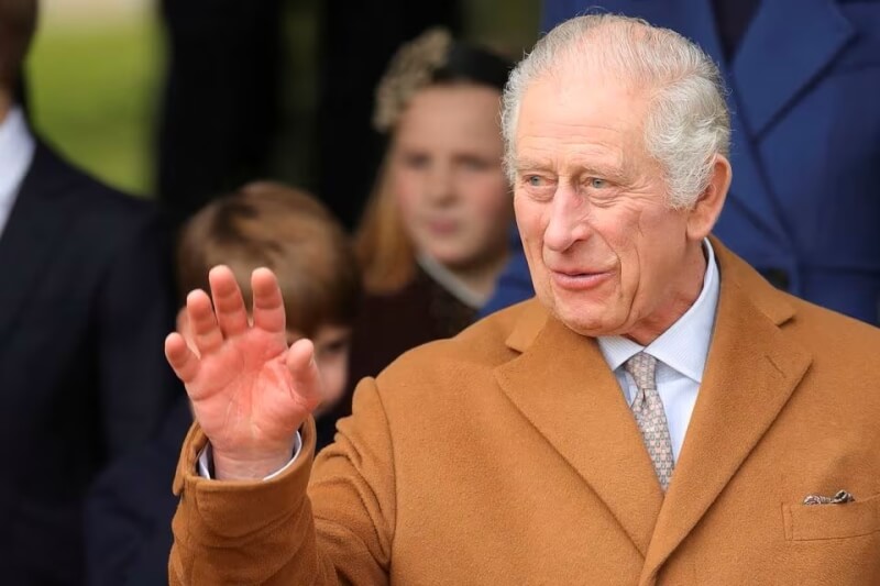 英國國王查爾斯三世去年12月出席一場皇家相關的聖誕活動。（路透社）