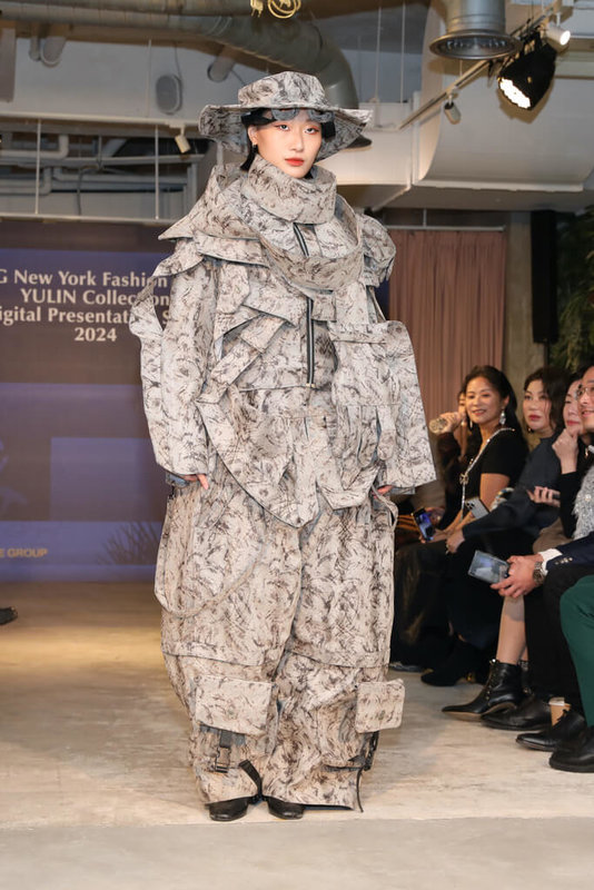 台灣服裝設計師施堉霖應邀參加2024 IMG紐約時裝週數位線上秀,9日起播出。他在服裝作品中,融入個人經驗與環保創意、山脈稜線、堆疊地形等,打造個性化高端服裝。(施堉霖提供)中央社記者黃旭昇新北市傳真 113年2月7日
