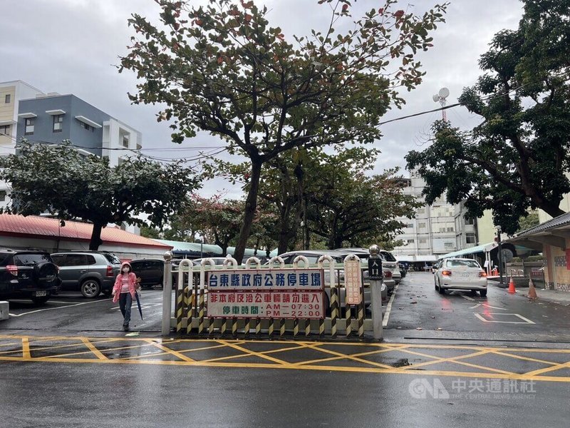 春節返鄉和旅遊車流預估會有43萬輛次湧入台東，台東縣政府的2處停車場將提供民眾免費使用。中央社記者盧太城台東攝  113年2月8日