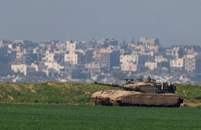 圖為以色列坦克7日沿著加薩北部邊界演習。（路透社）
