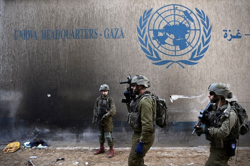 圖為以色列士兵在聯合國近東巴勒斯坦難民救濟工作署執行任務。（路透社）