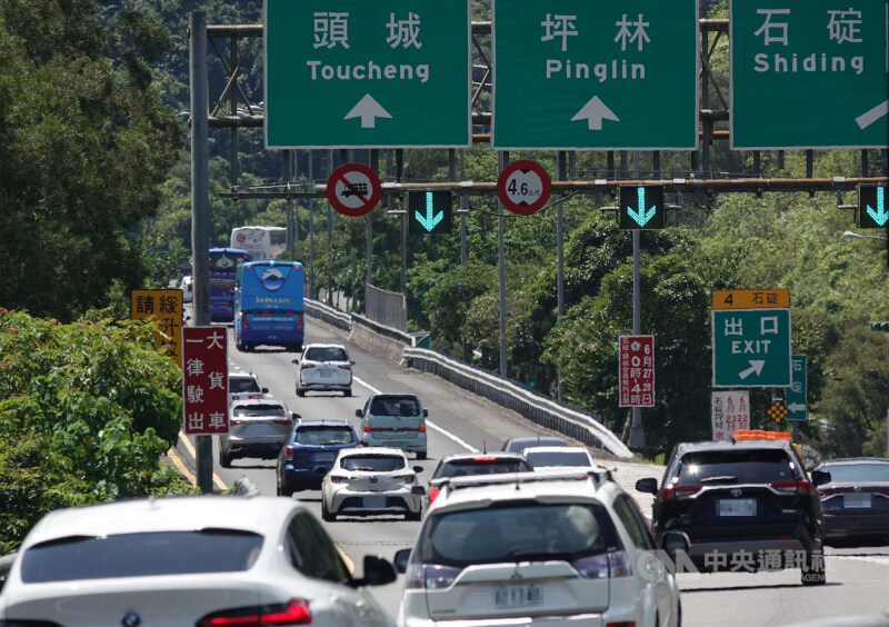 圖為國道5號南向往宜蘭車流。（中央社檔案照片）