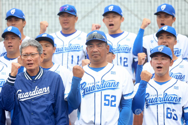 中華職棒富邦悍將隊新年度口號定為「Go Stronger 夠悍」，象徵要比過去展現更強的決心與毅力、付出更多的努力與汗水、追求更好的內容與成績，用「夠悍」的表現回饋球迷。圖為悍將113年1月30日春訓開訓畫面。中央社記者王騰毅攝  113年2月12日