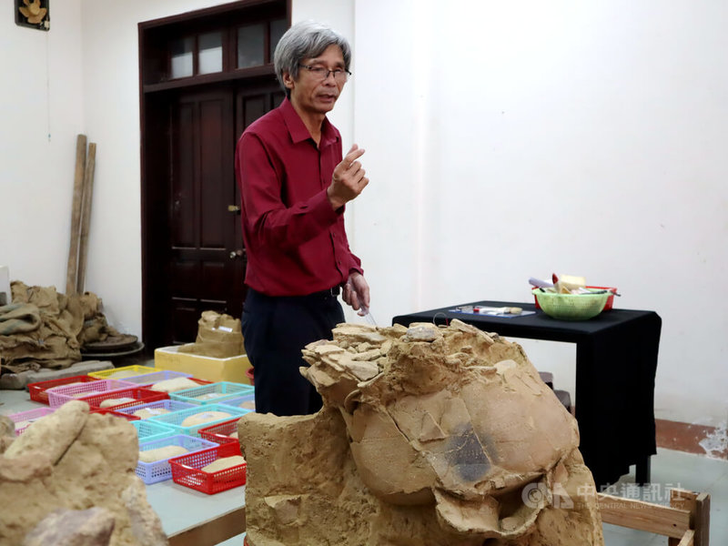 越南廣義省綜合博物館副館長段玉奎（圖）帶領過近10次的沙黃文化遺址挖掘任務，在30多年的考古工作中曾遇過不少玄妙的事情。中央社記者陳家倫廣義省攝 113年2月13日