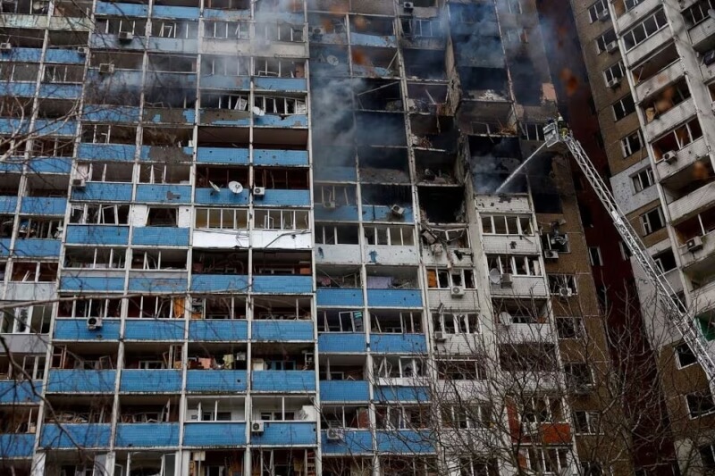 圖為7日烏克蘭基輔建築遇襲。（路透社）