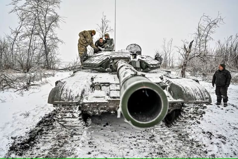 圖為1月11日在札波羅熱地區的烏克蘭武裝部隊人員。（路透社）