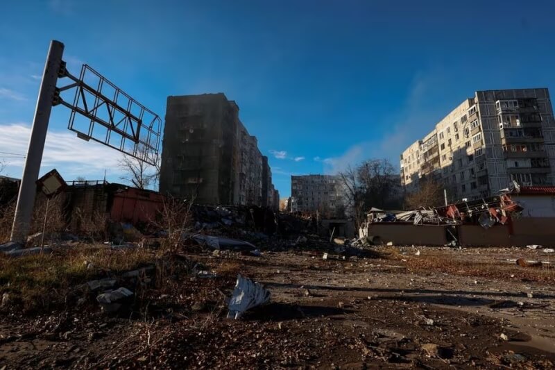 圖為阿夫迪夫卡住宅大樓被摧毀。（路透社）