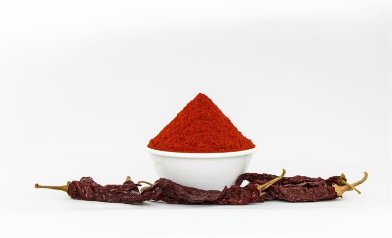 蘇丹紅作為一種便宜易取得、穩定又不易褪色的紅色染料，經常被違法添加在食品中。（示意圖／圖取自Unsplash圖庫）