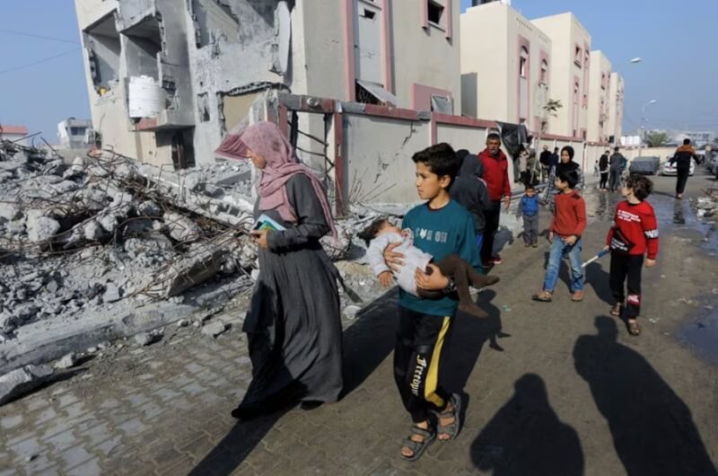 以色列對加薩持續發動襲擊，一處建築物遭摧毀。（路透社）