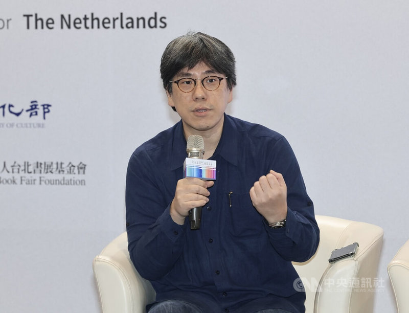 2024台北國際書展「港台老歌如何印刻我們的生命」座談會23日在世貿一館藍沙龍舉行,台灣樂評人馬世芳出席並致詞。中央社記者張皓安攝 113年2月23日