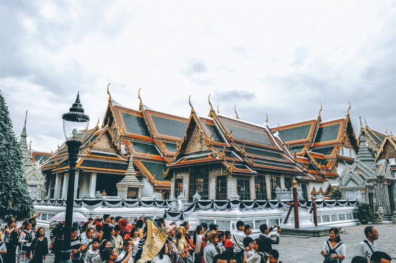 圖為遊客參訪曼谷大皇宮。（圖取自Unsplash圖庫）