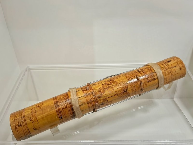 古代南島樂器在新北市立十三行博物館展出，民眾可參觀遠從馬達加斯加來的神聖樂器瓦里哈琴（Valiha）。（十三行博物館提供）中央社記者楊侃儒傳真  113年2月27日