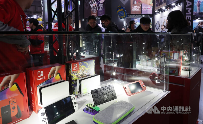 圖為2024台北國際電玩展現場展示Switch遊戲機。（中央社檔案照片）